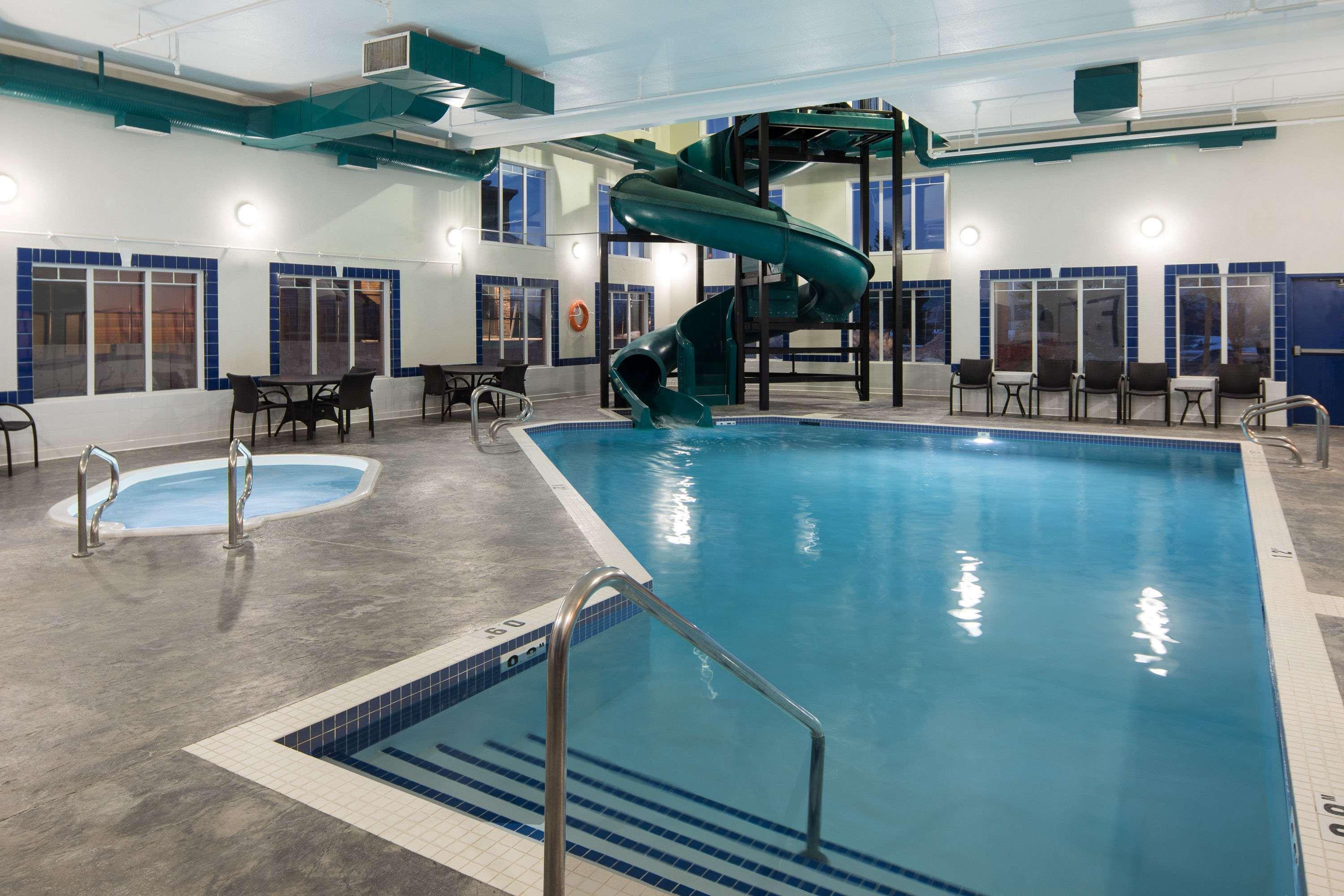 Ramada By Wyndham Cochrane Otel Dış mekan fotoğraf