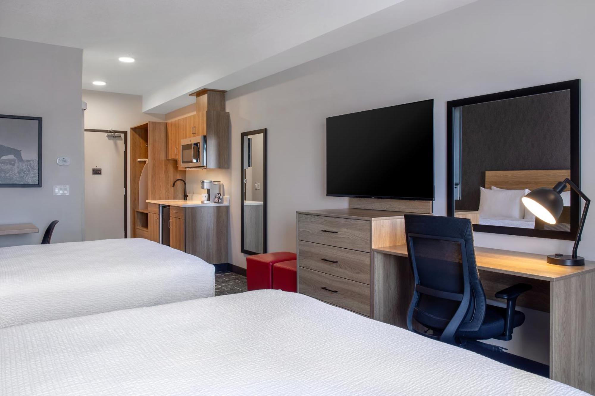 Ramada By Wyndham Cochrane Otel Dış mekan fotoğraf