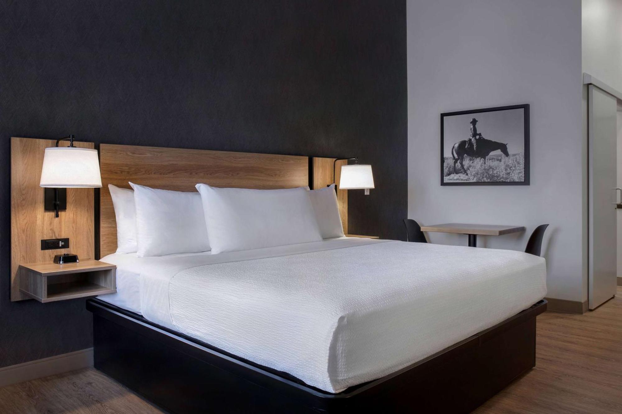 Ramada By Wyndham Cochrane Otel Dış mekan fotoğraf