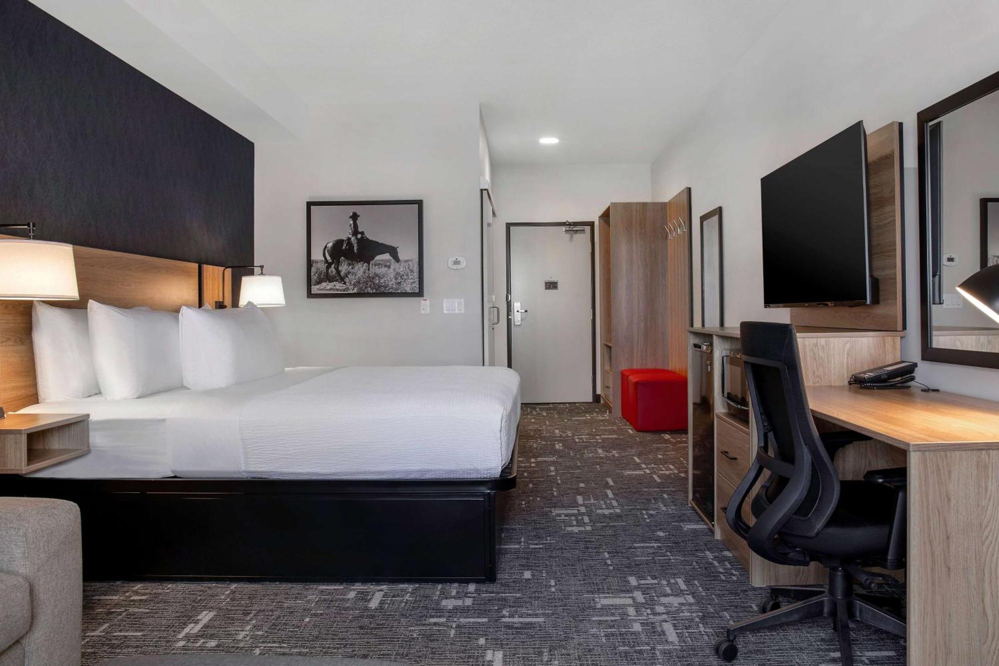 Ramada By Wyndham Cochrane Otel Dış mekan fotoğraf
