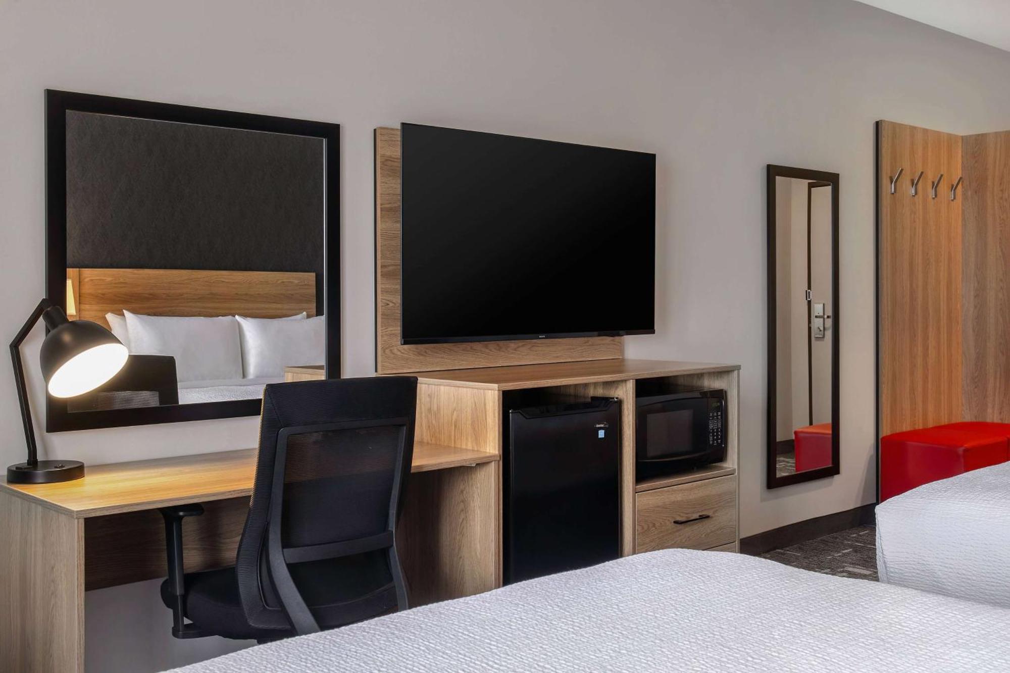 Ramada By Wyndham Cochrane Otel Dış mekan fotoğraf