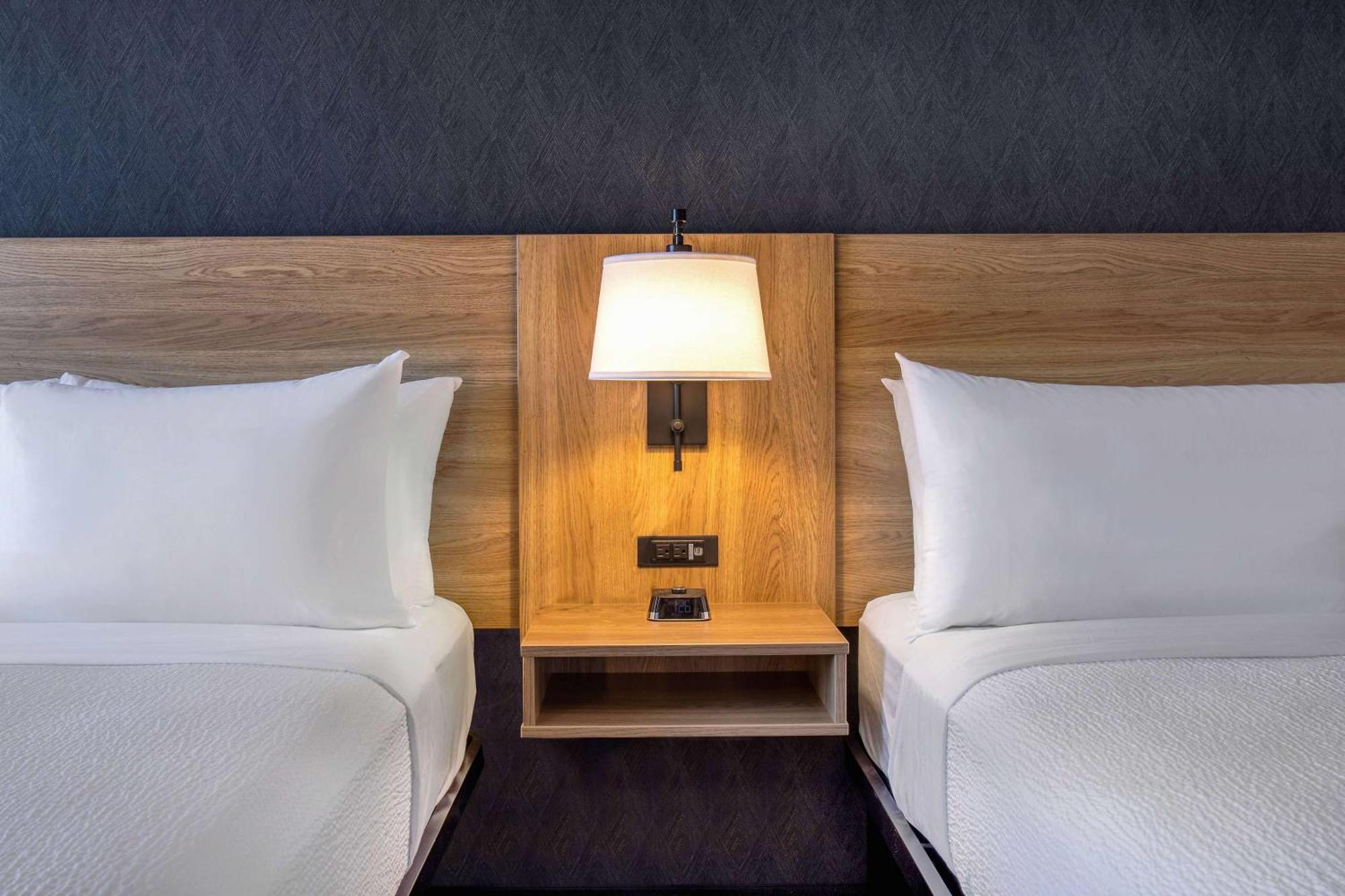 Ramada By Wyndham Cochrane Otel Dış mekan fotoğraf