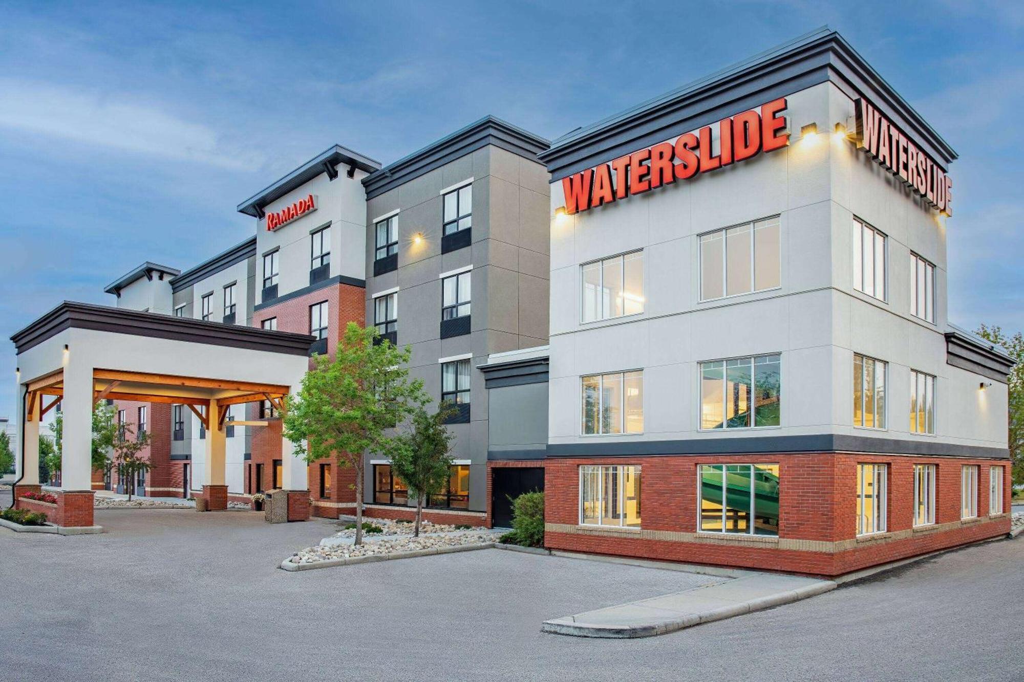 Ramada By Wyndham Cochrane Otel Dış mekan fotoğraf
